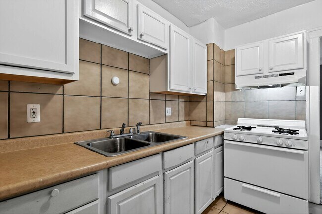 Photo - 16171 Cheyenne St