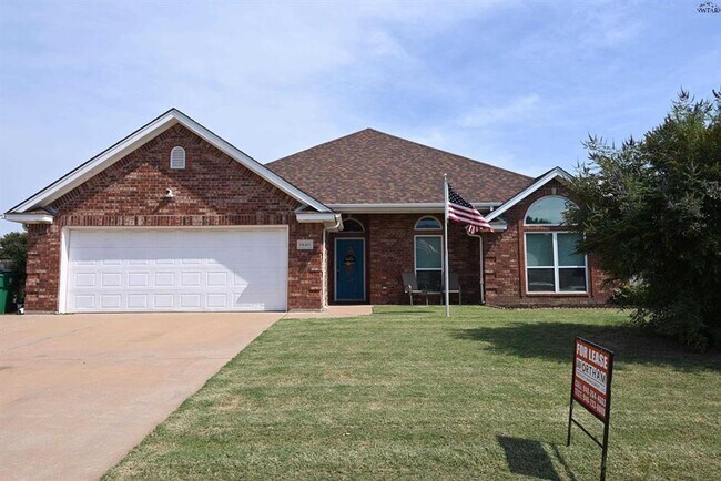 Large Iowa Park Home With Pool - Large Iowa Park Home With Pool