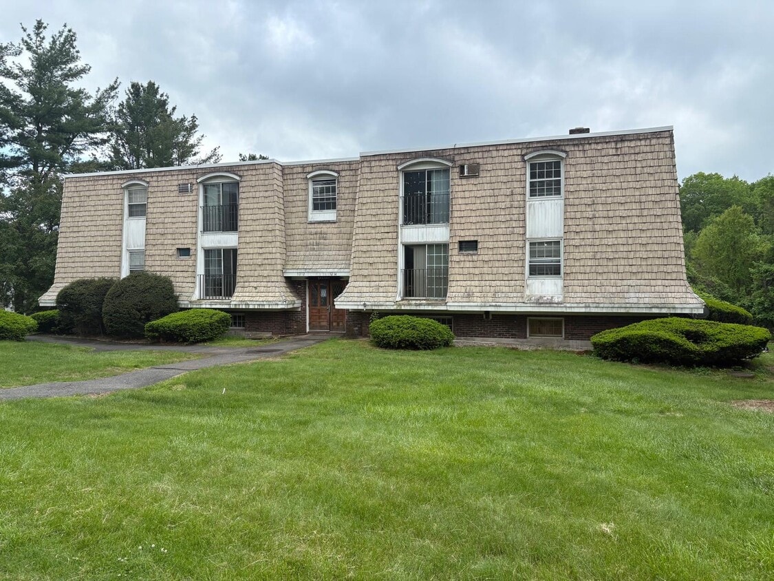 Photo - 1214 Middle Tpke W (Manchester, CT)