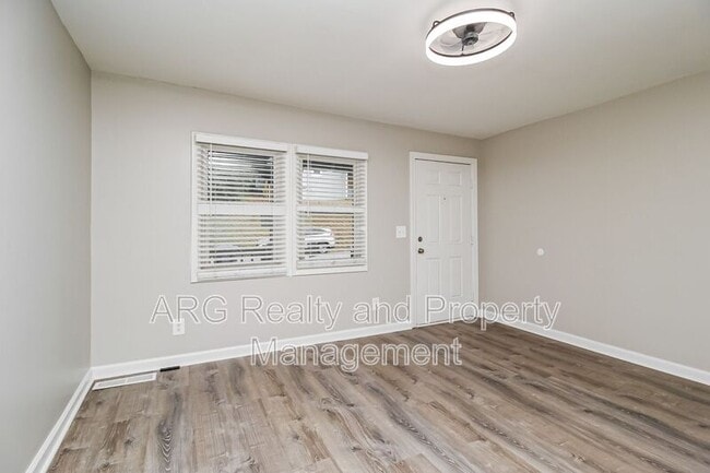 Photo - 1097 Smith St SW