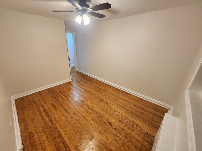 Photo - 2058 Robbins St