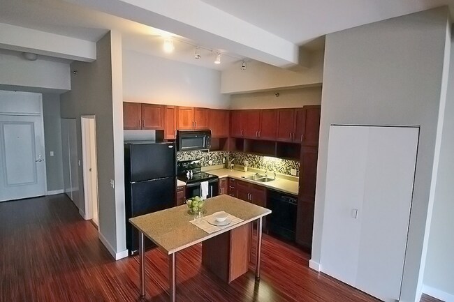 Photo - 47 E Lake St