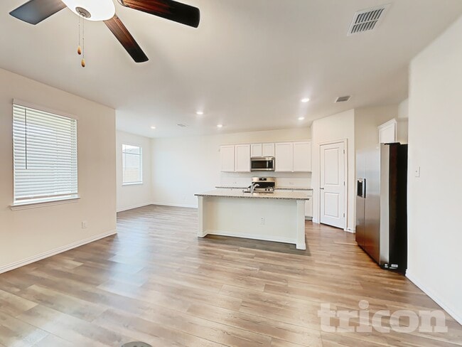 Photo - 2401 Lalun Lane