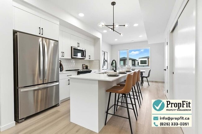 Building Photo - 7344 Klapstein Cres SW