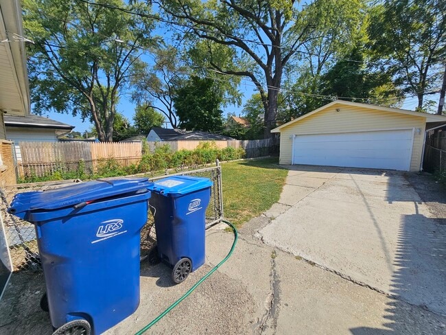 Photo - 623 Yeoman St