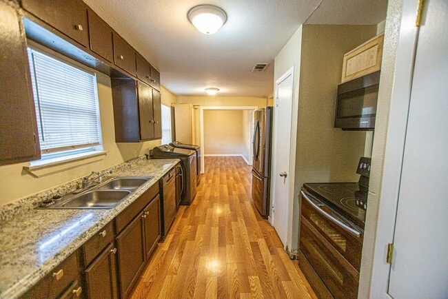 Photo - 3624 Walnut Ave