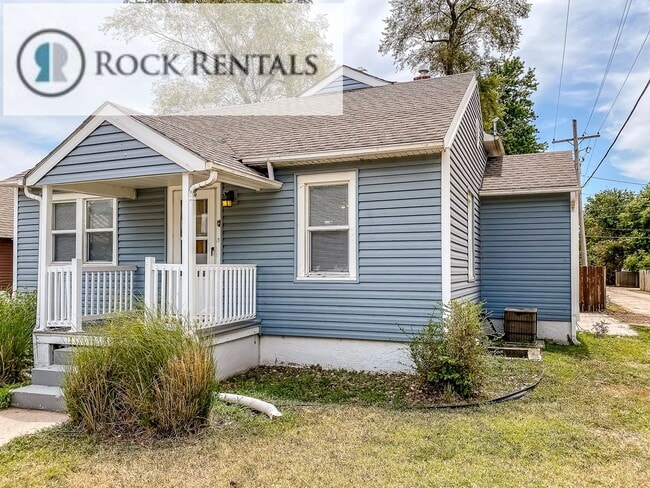Building Photo - 4 Bed 2 Bath with Bonus Room Rental