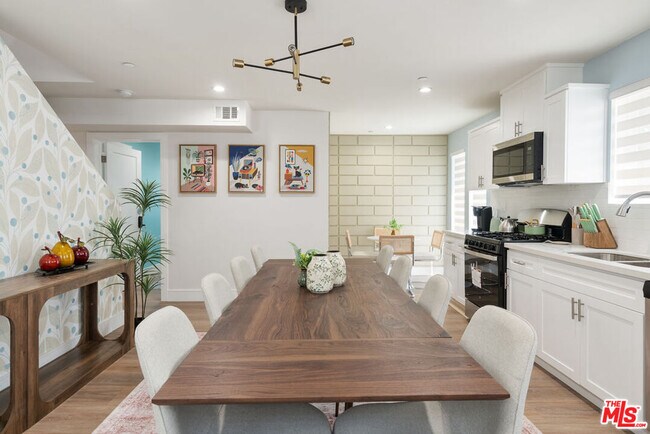 Photo - 1341 Mariposa Ave