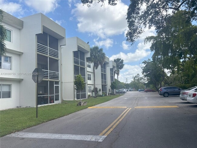 Building Photo - 4235 N University Dr Unit 202