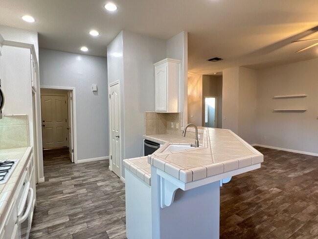 Photo - NORTHWEST BAKERSFIELD