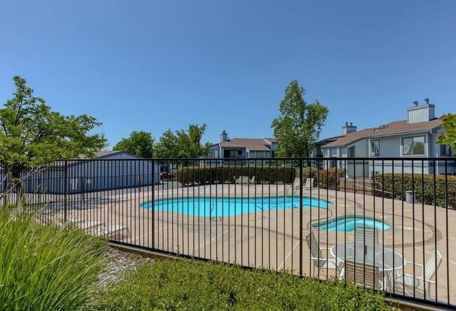 Photo - Beautiful Bottom Floor Unit in Ridgecrest Condos! Month to Month Lease! Unit 119