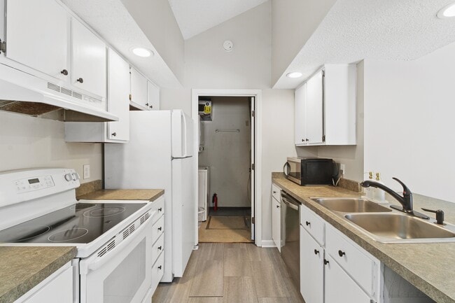 Photo - 2304 Melrose Dr