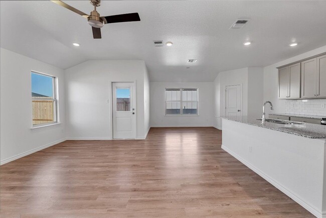 Photo - 121 Maybelline Rd