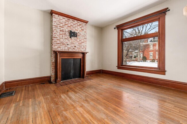 Photo - 415 W 5th Ave