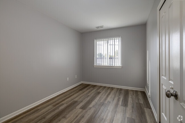2BR, 1BA - 800SF - Second Bedroom - Fountain West Apartments