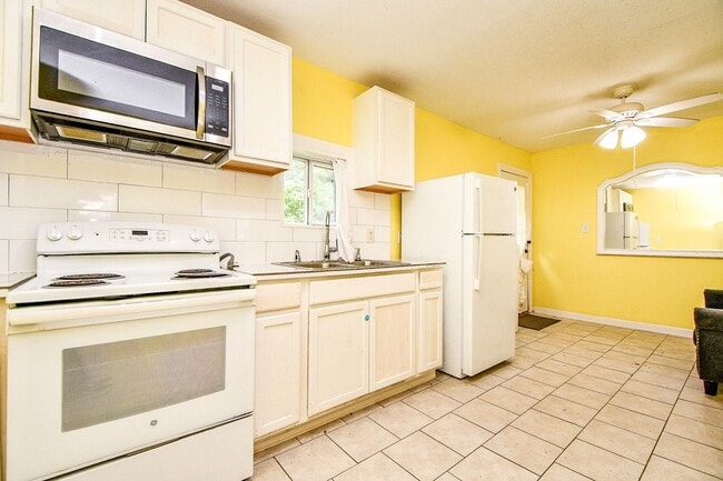 Photo - 9037 Crestview Dr