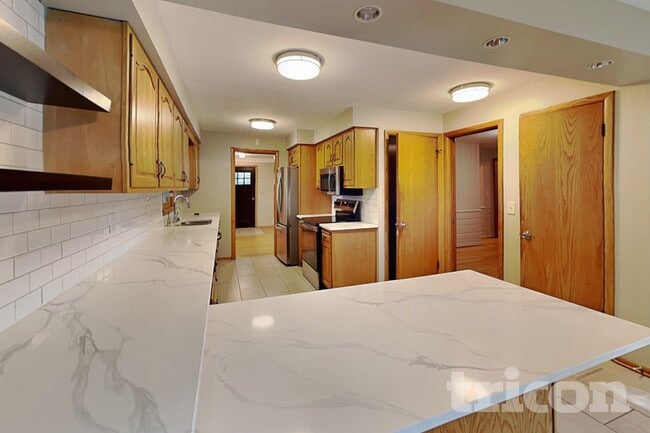 9901 Sandra Ln