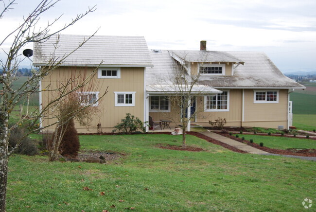 Building Photo - 2 Bedroom 1 Bath Farm House Carlton OR wit...