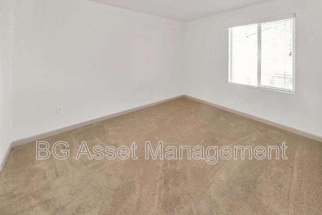 Photo - 1459 MacArthur Blvd Unit 27