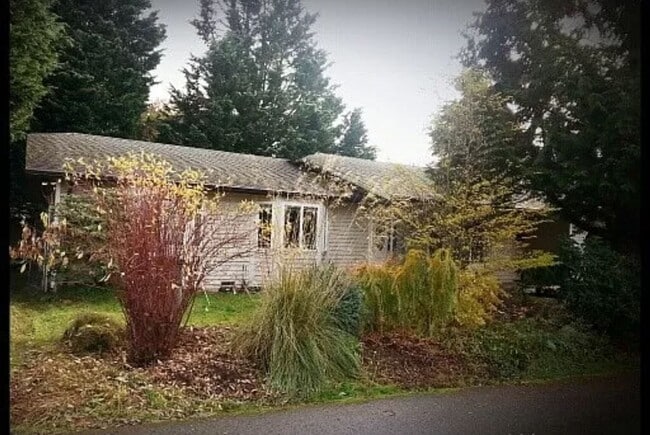 Photo - 3 bedroom rambler on corner lot