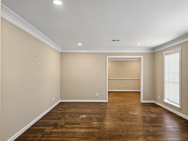 Photo - 139 Haversham Dr