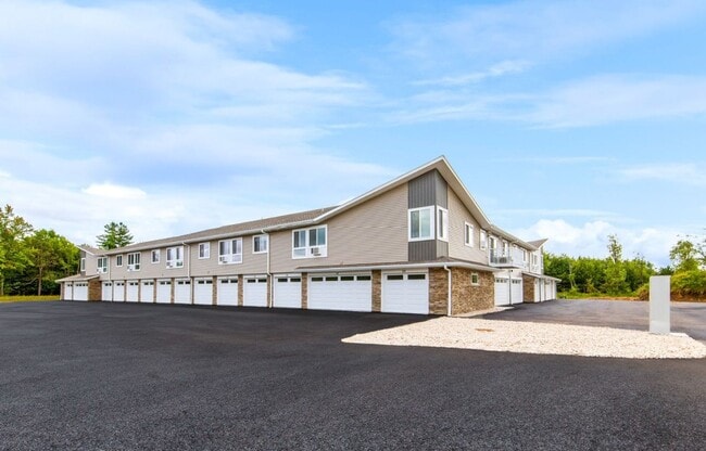 Building Photo - The Oaks2_12 Unit 6