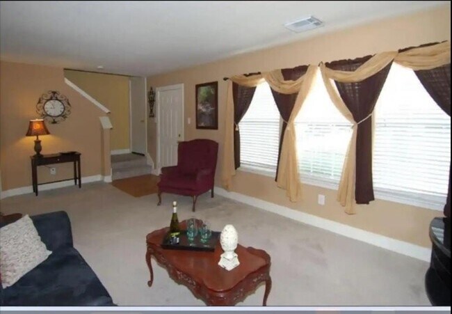 Photo - 302 Kingsport St