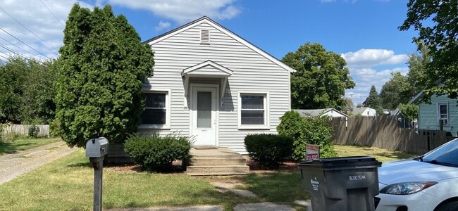 Building Photo - 2 BR/1.5 Bath Single Family Home In Goshen!