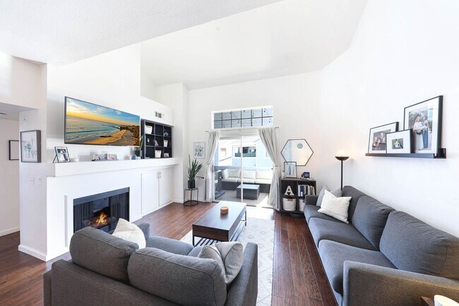 Photo - 2 Bedroom condo with view of the mountains...