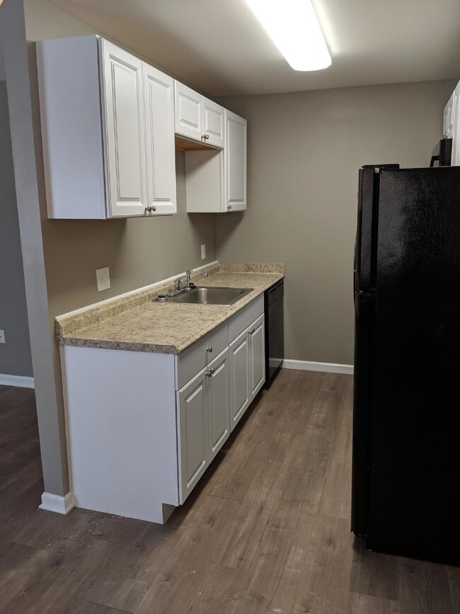 Photo - Clean 2 Bedroom Upper Condo w/ Updated Flo...