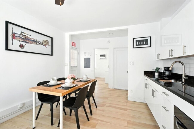 Photo - 343 Van Buren St Unidad 4