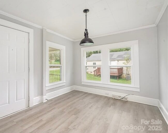 Comedor - 123 Lincoln St