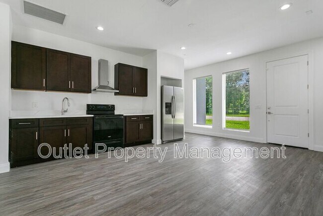 Photo - 1649 Lake Dr