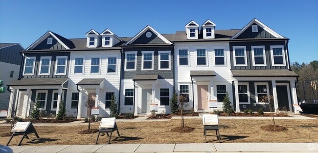 Building Photo - Newer townhome! Only a year old! 2 br 2.5 ...