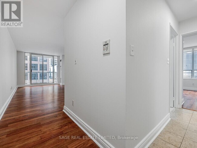 Photo - 43 Eglinton Ave E Unité 503