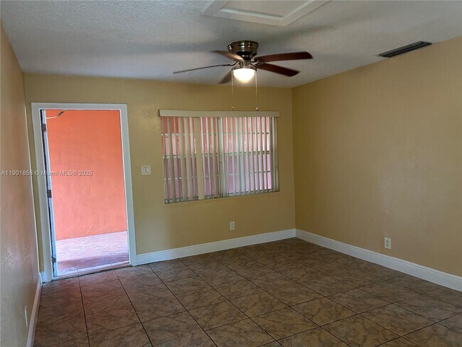 Photo - 5200 NW 17th Ct Unidad C
