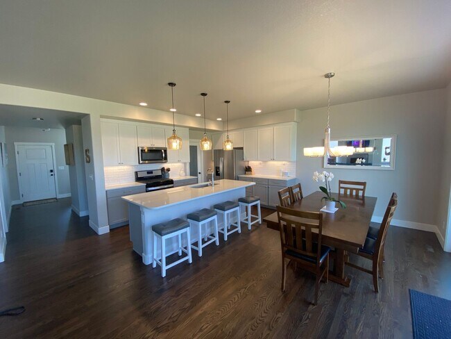 Photo - STUNNING 4BD/3.5BA HOME IN CUMBRE VISTA | ...
