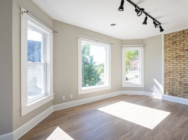 Photo - 2581 S Kinnickinnic Ave Unit Upper