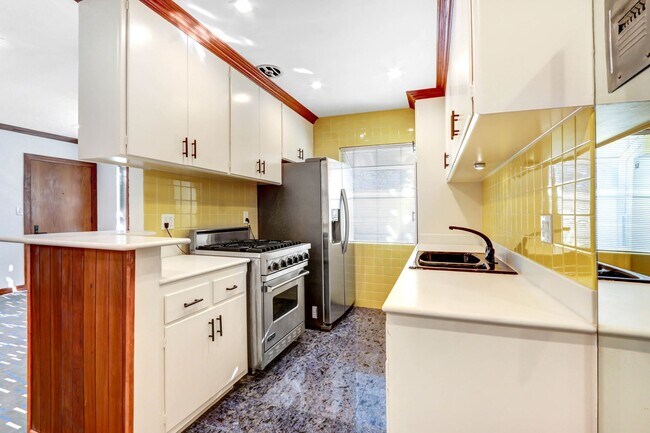 Photo - 807 5th Street in Santa Monica.  Steps to ...