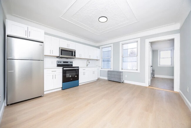 Photo - 667 Glenmore Ave