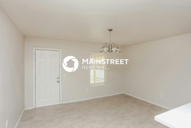 Photo - 3 Bedroom Pet-Friendly Home in Dallas, TX with Main Street Renewal