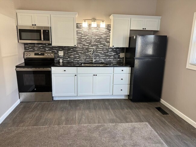 Building Photo - 121 W Ohio St Unit a Rental