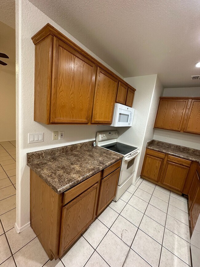3417 Oro Grande Blvd Unit 104