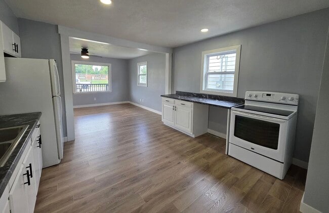 Photo - 2124 Cincinnati Ave