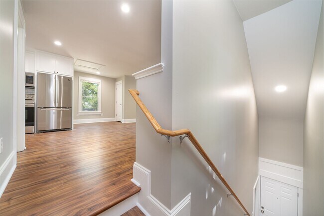 Photo - Renovated 1 bed, 1 bath studio, power and ...