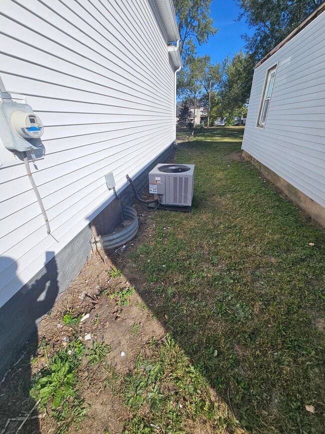 Photo - 915 E Albert St