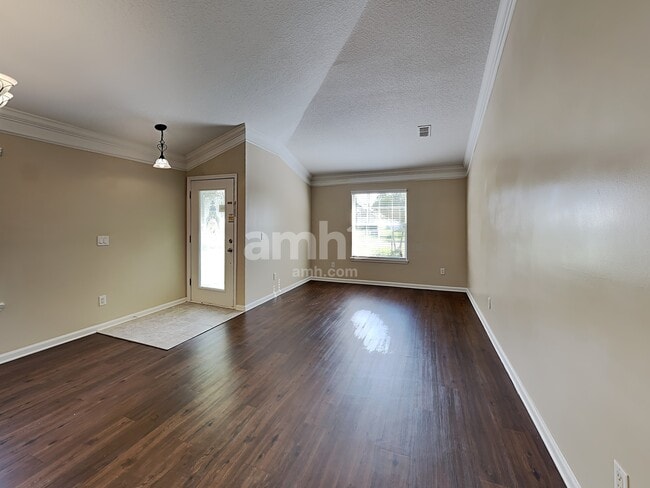 Photo - 804 Templeton Ln