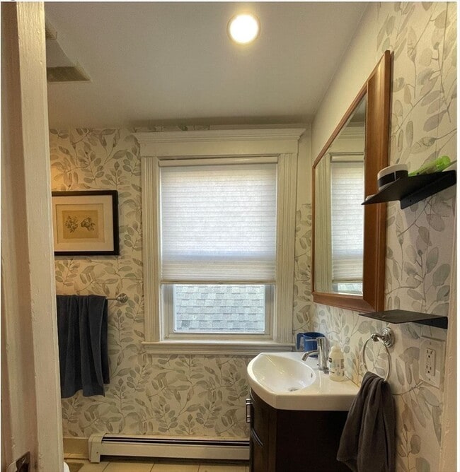 Photo - 1672 Beacon St Unidad 3A