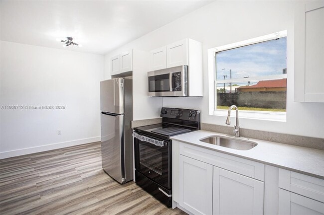 Photo - 2424 NW 7th Ct Unit 3