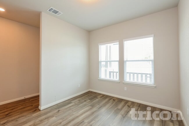 Photo - 13511 Emerson Wy